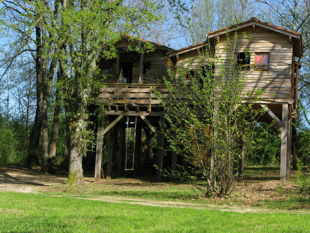 Les Cabanes Du Tertre Urval Exterior photo