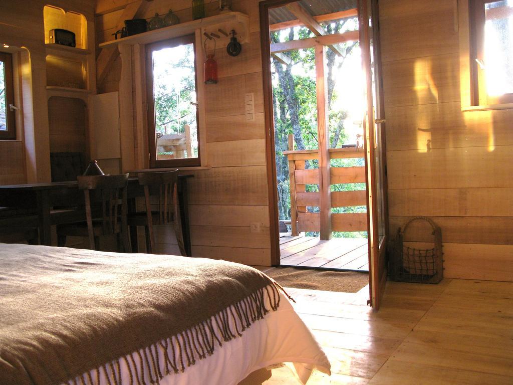Les Cabanes Du Tertre Urval Exterior photo