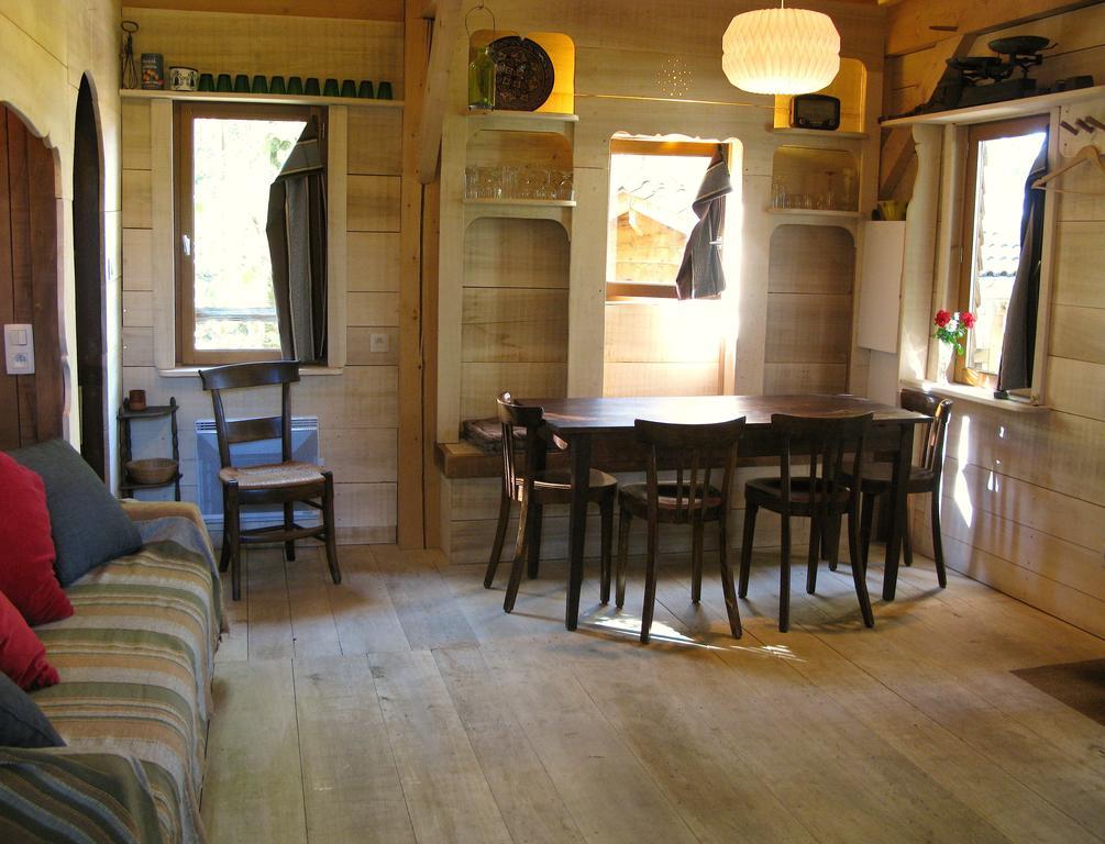 Les Cabanes Du Tertre Urval Exterior photo